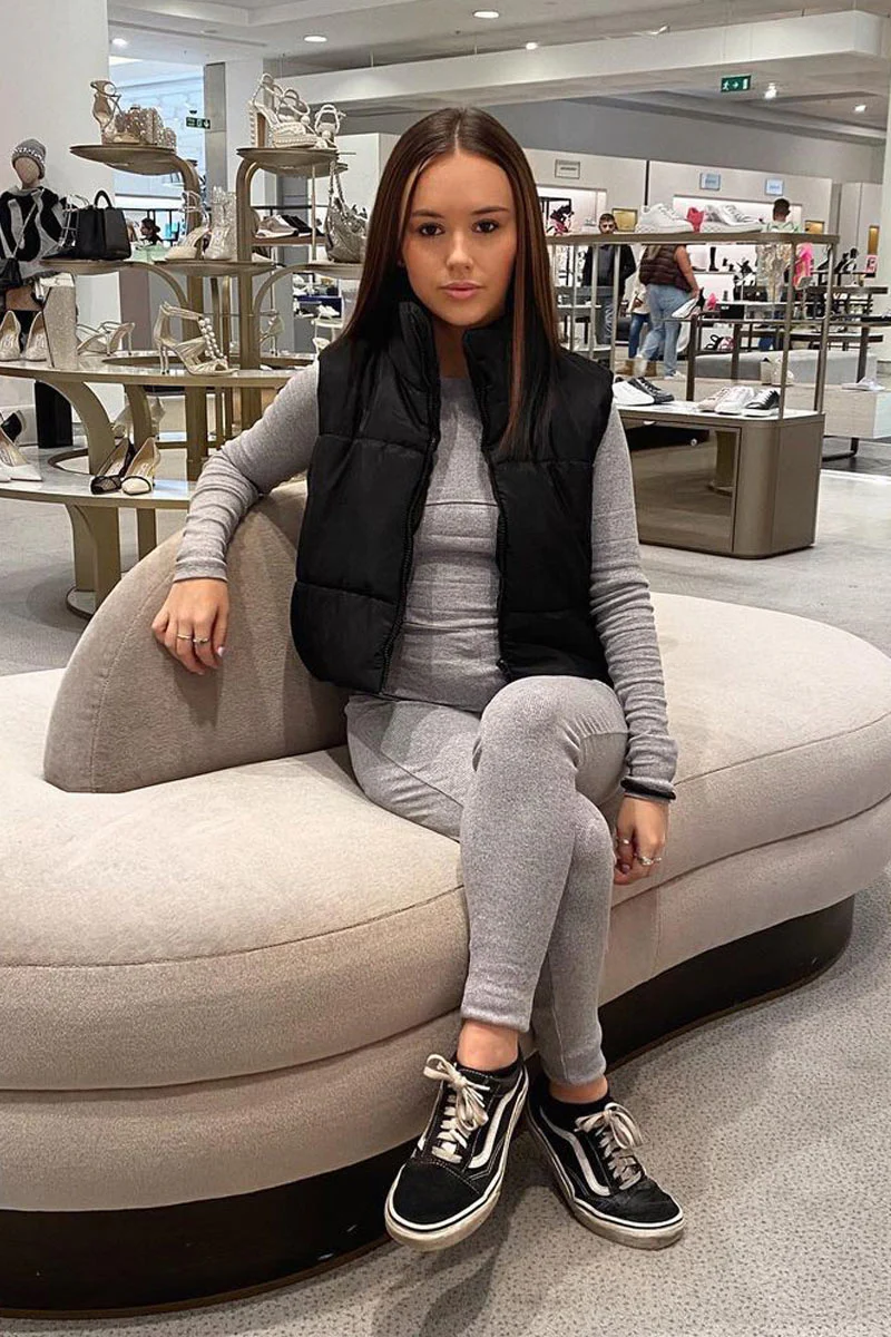 Black Cropped Puffer Gilet - Zura - Image 9